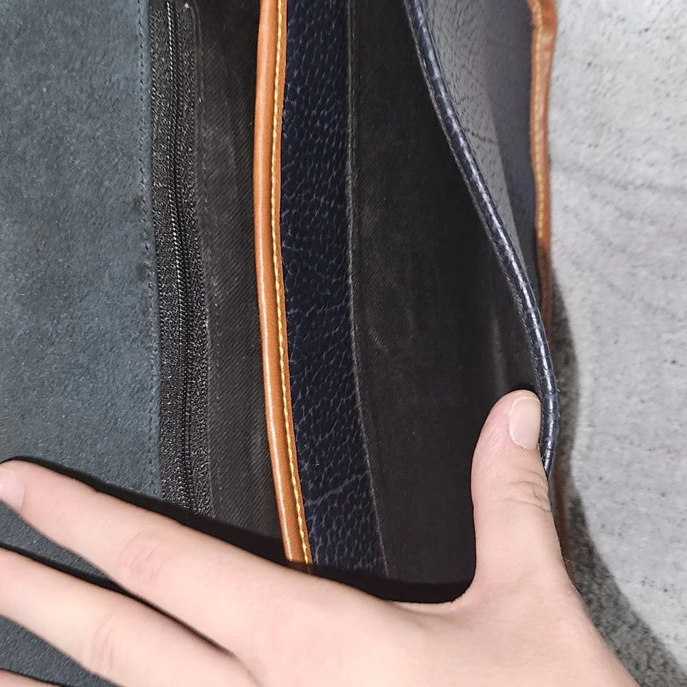 Dooney & Bourke Vintage All Weather Leather Crossbody Bag Navy‎ Blue Tan Trim - Picture 8 of 9